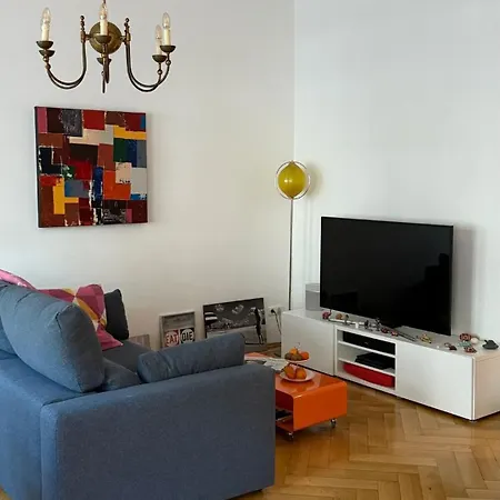 Connected Near Ostbahnhof With Balcony * Munich