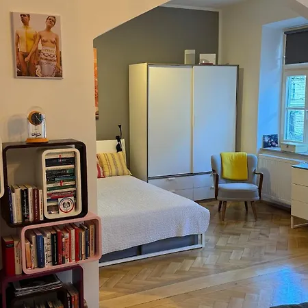 Apartment Connected Near Ostbahnhof With Balcony *